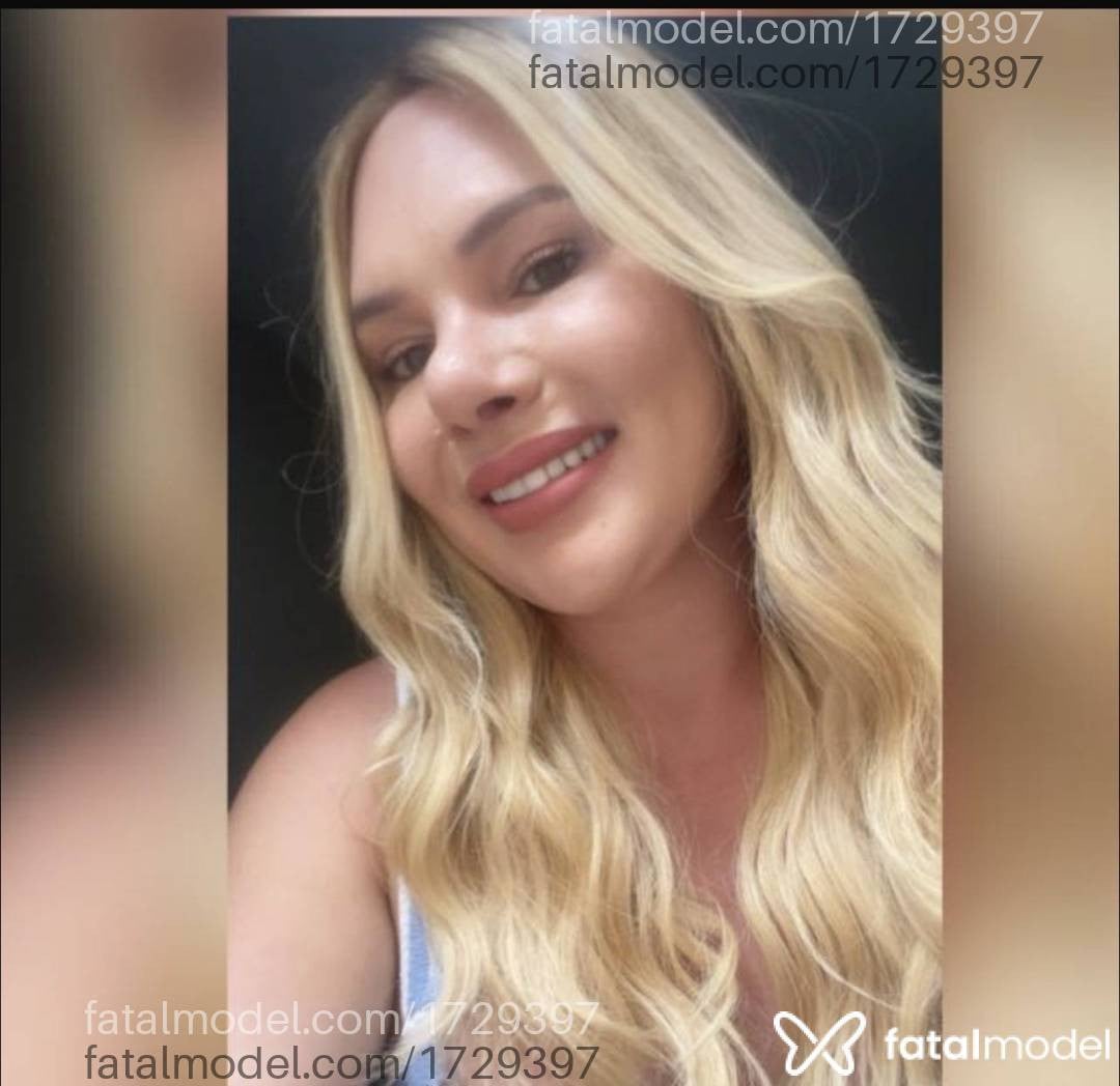 Acompanhante mulher trans loira (o) de olhos mel - Julia lima