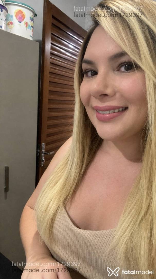 Acompanhante mulher trans loira (o) de olhos mel - Julia lima