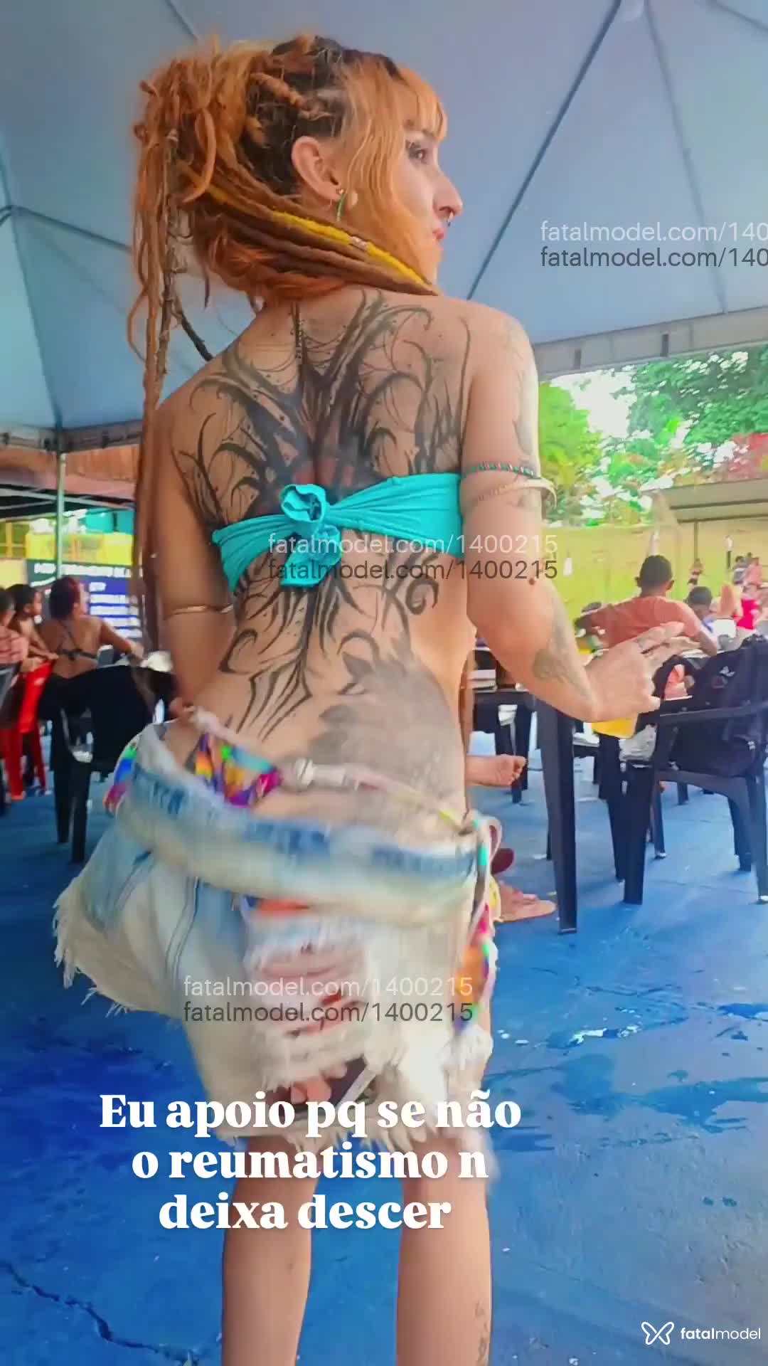 Acompanhante mulher loira (o) de olhos castanhos - Thay