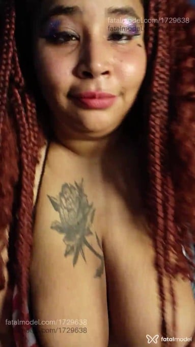 Acompanhante mulher com cabelo colorido de olhos castanhos em Virtual Acompanhante mulher com cabelo colorido de olhos castanhos em Virtual - Amora Brown
