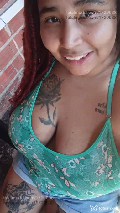Acompanhante mulher com cabelo colorido de olhos castanhos em Virtual Acompanhante mulher com cabelo colorido de olhos castanhos em Virtual - Amora Brown