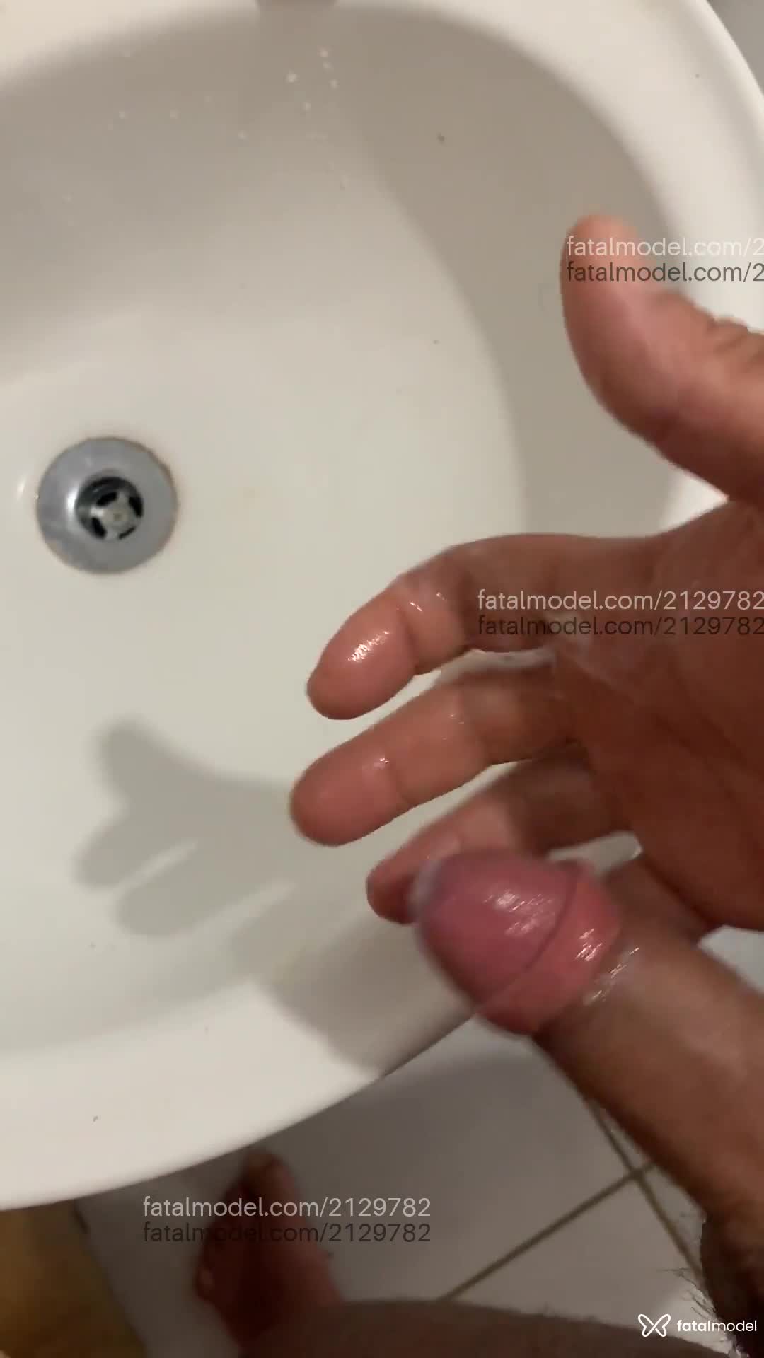 Acompanhante homem com cabelo castanho de olhos pretos em Virtual Acompanhante homem com cabelo castanho de olhos pretos em Virtual - Vinicius Ribeiro