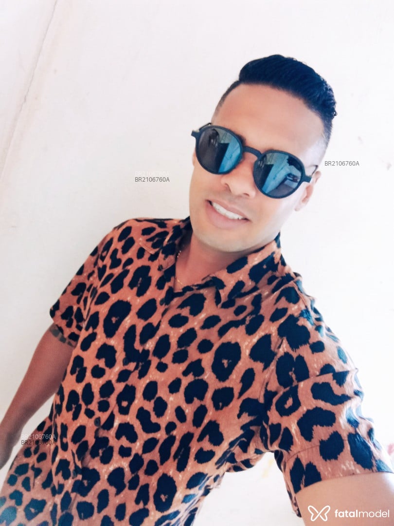 Acompanhante homem morena (o) de olhos castanhos - Lukas melo Acompanhante homem morena (o) de olhos castanhos - Lukas melo
