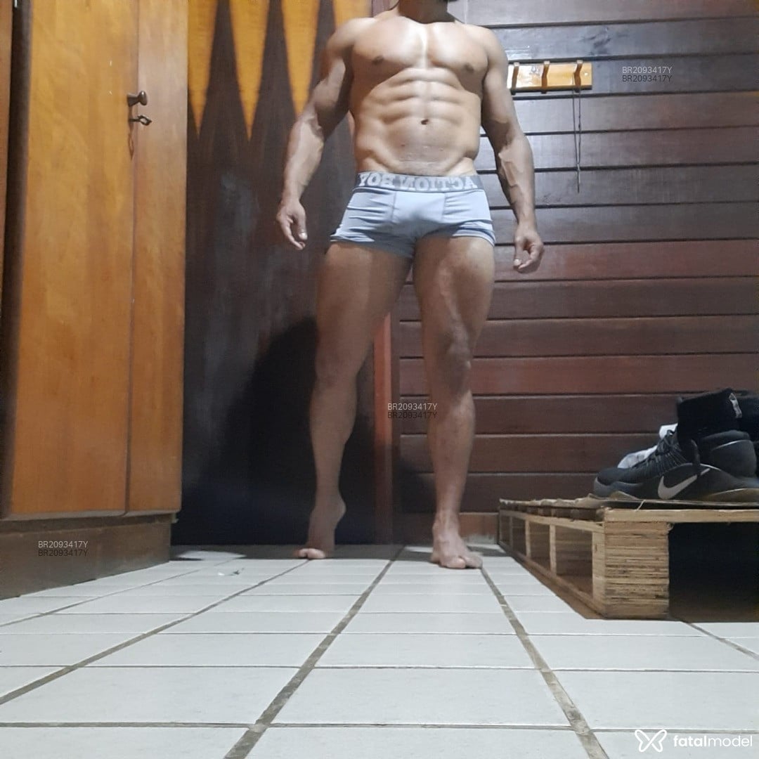 Acompanhante homem com cabelo castanho de olhos castanhos em Pirassununga Acompanhante homem com cabelo castanho de olhos castanhos em Pirassununga - Jb Fit