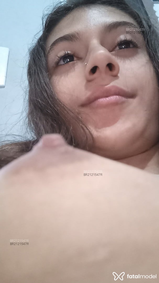 Acompanhante mulher trans com cabelo castanho de olhos castanhos em Londrina - Agata