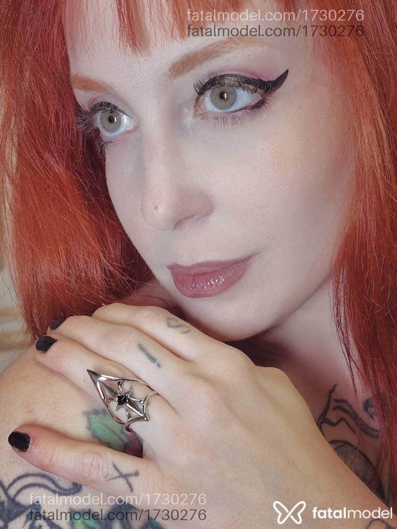 Acompanhante mulher ruiva (o) de olhos verdes - Mel Fire