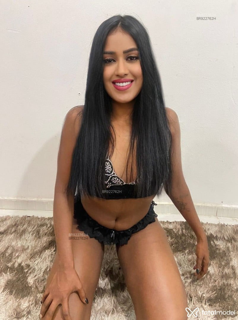 Acompanhante mulher morena (o) de olhos pretos - Thais Ferraz Acompanhante mulher morena (o) de olhos pretos - Thais Ferraz