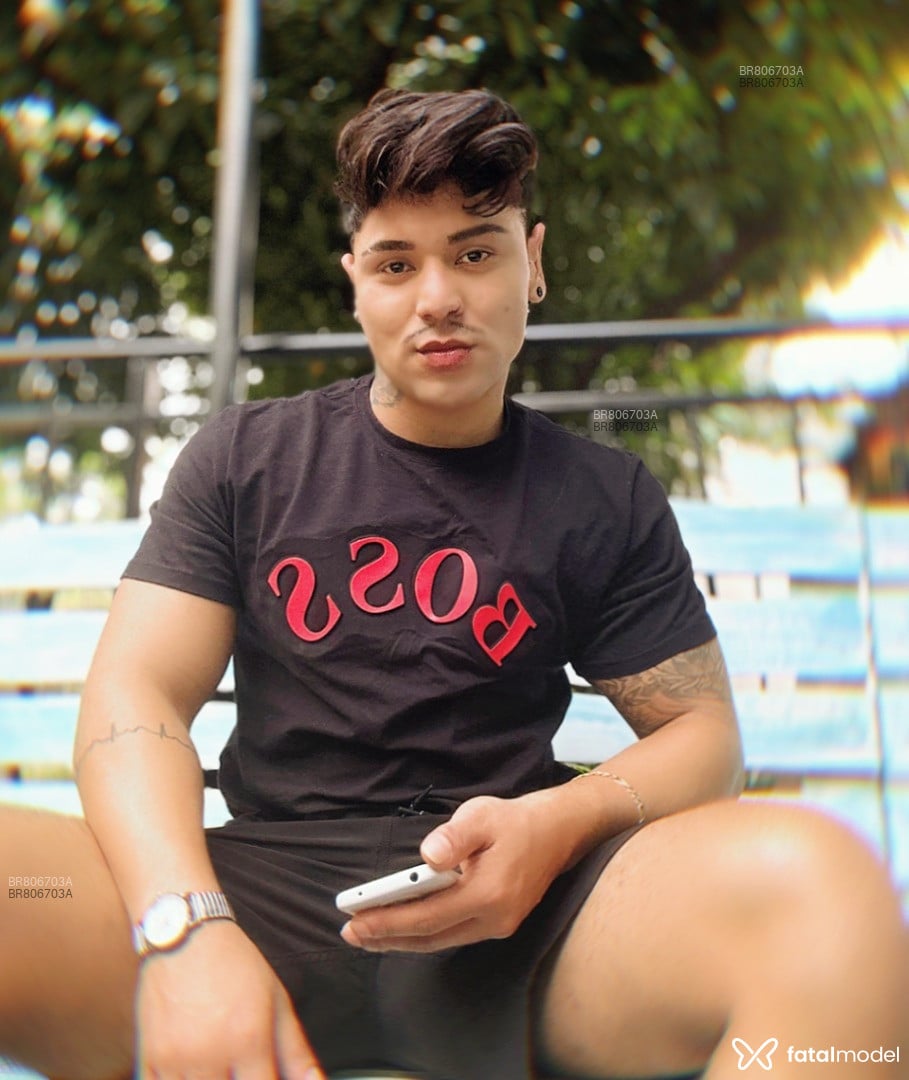 Acompanhante homem com cabelo castanho de olhos castanhos em Porto Alegre Acompanhante homem com cabelo castanho de olhos castanhos em Porto Alegre - Cristhianpauzao