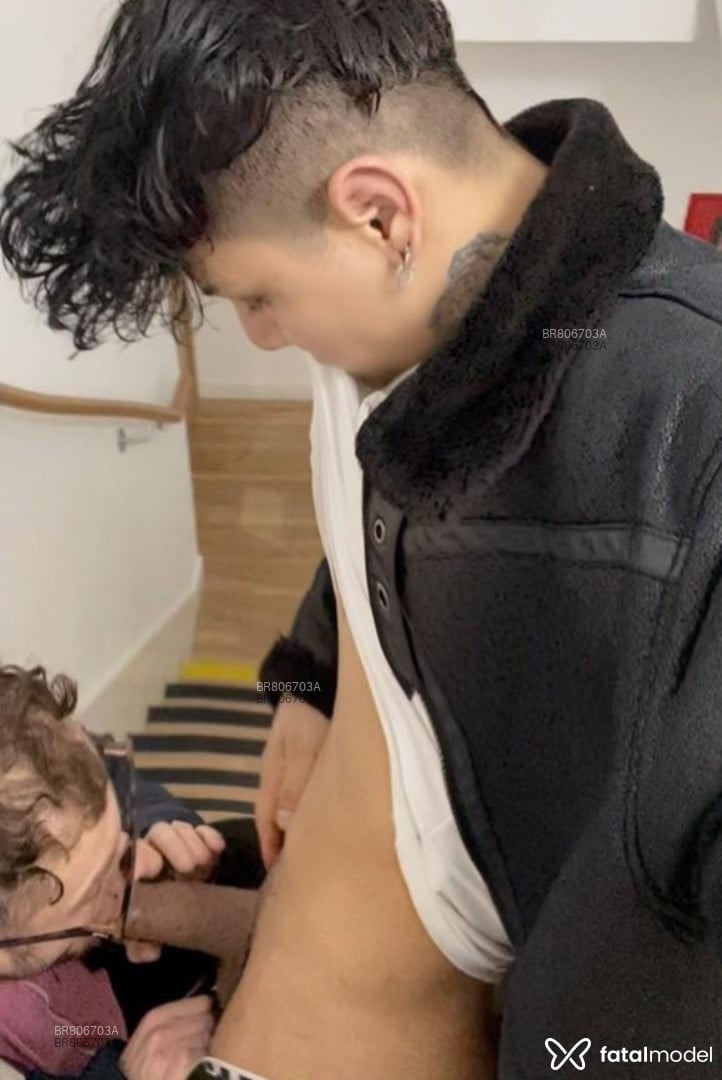 Acompanhante homem com cabelo castanho de olhos castanhos em Porto Alegre Acompanhante homem com cabelo castanho de olhos castanhos em Porto Alegre - Cristhianpauzao