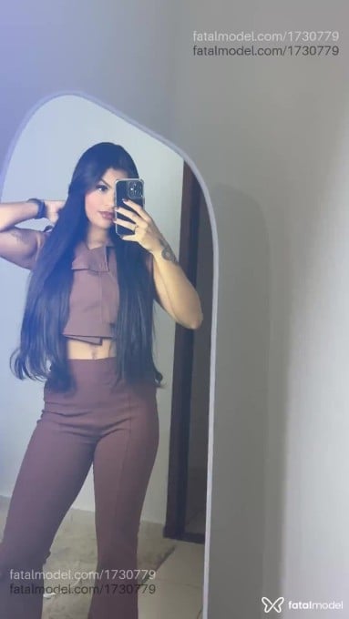 Acompanhante mulher morena (o) de olhos castanhos - Vitória