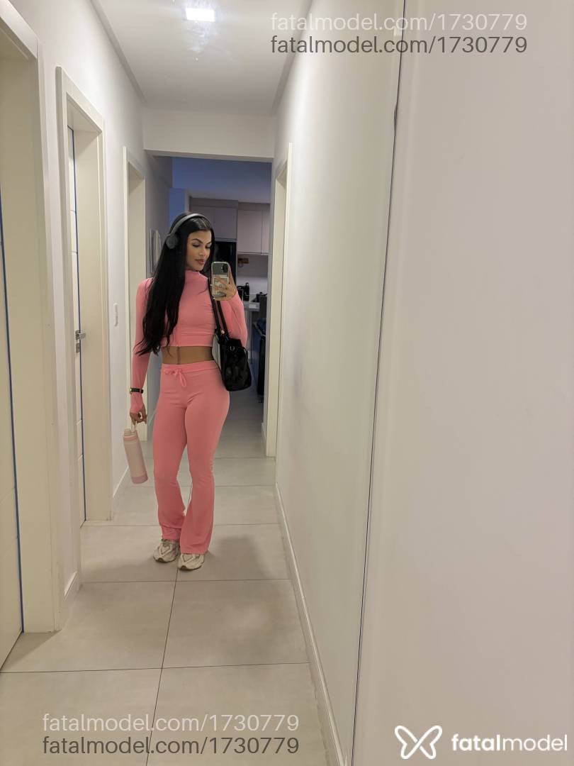 Acompanhante mulher morena (o) de olhos castanhos - Vitória