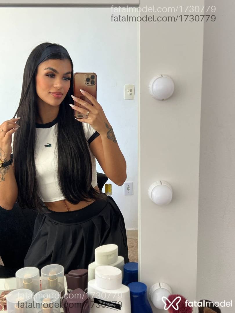 Acompanhante mulher morena (o) de olhos castanhos - Vitória