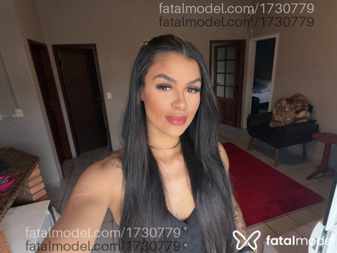 Acompanhante mulher morena (o) de olhos castanhos - Vitória