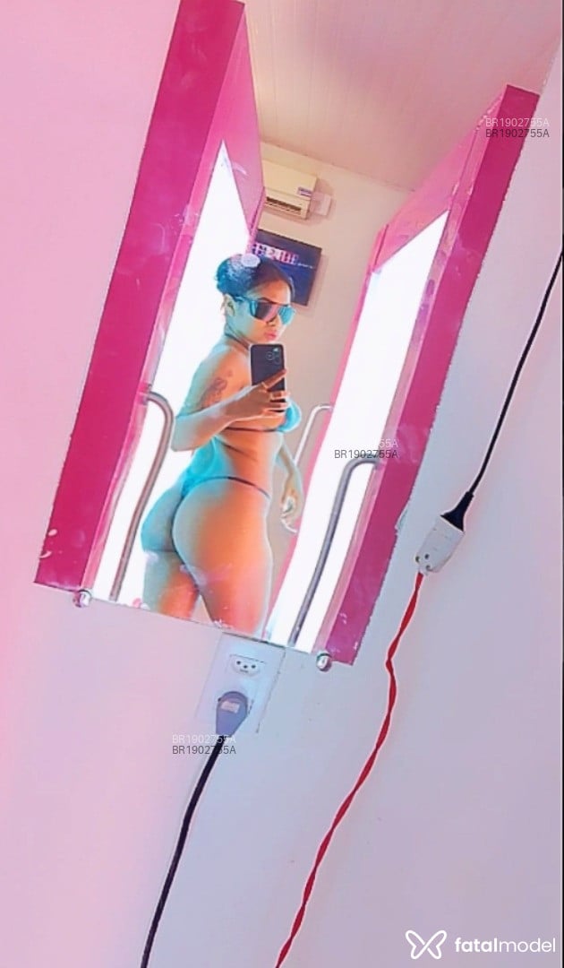Acompanhante mulher morena (o) de olhos castanhos em Virtual Acompanhante mulher morena (o) de olhos castanhos em Virtual - Key lima