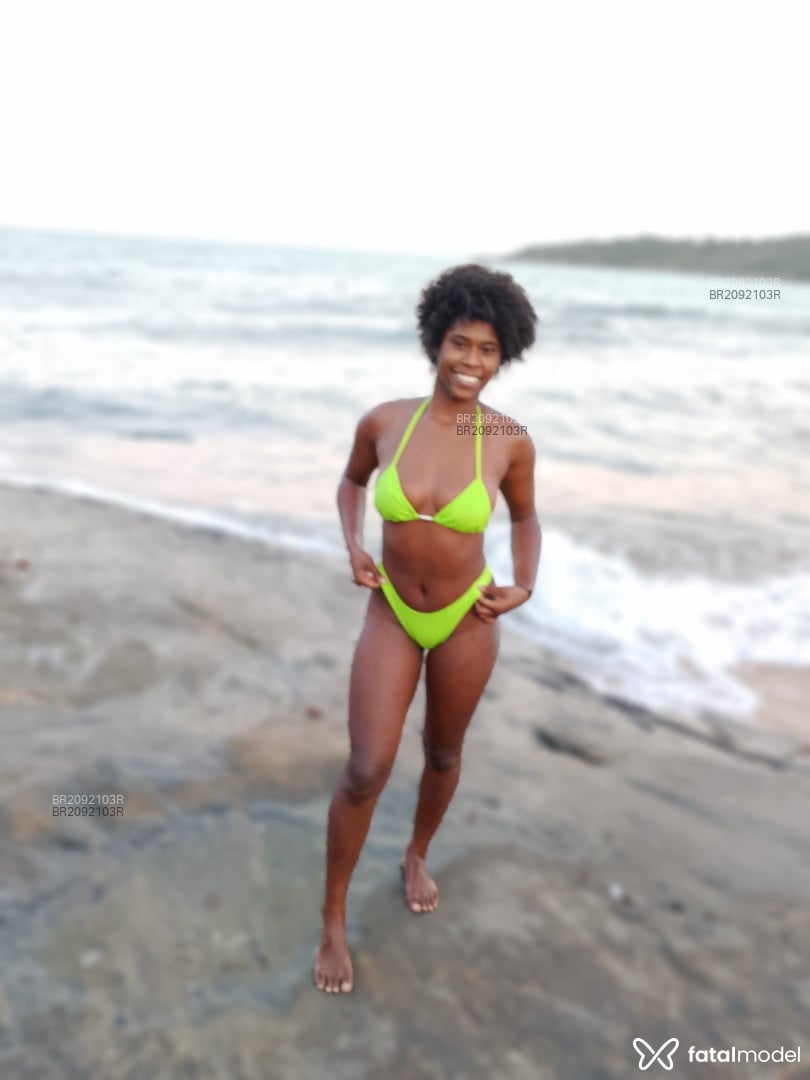 Acompanhante mulher com cabelo castanho de olhos castanhos em Cariacica - Salvatory