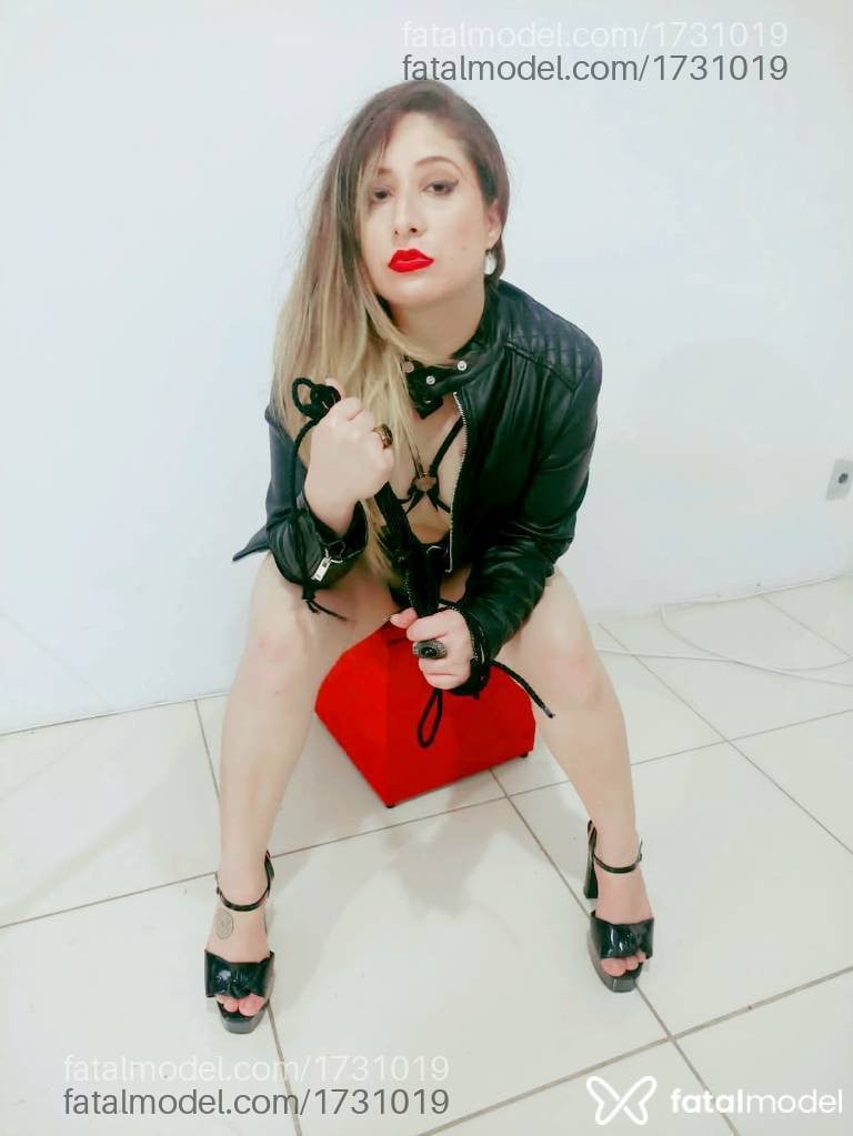 Acompanhante mulher loira (o) de olhos verdes - Raika