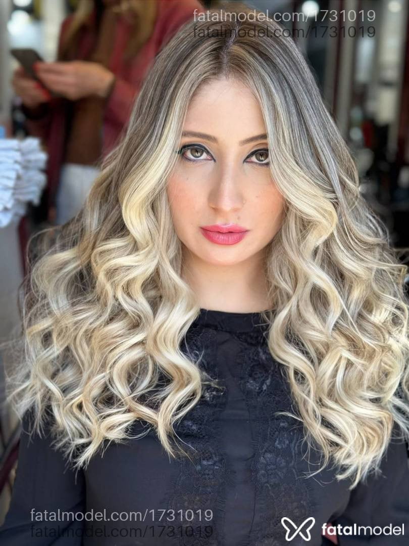 Acompanhante mulher loira (o) de olhos verdes - Romana Giordano