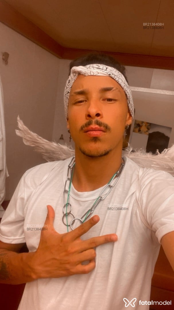 Acompanhante homem com cabelo castanho de olhos mel em Brasília - Novinhoamante