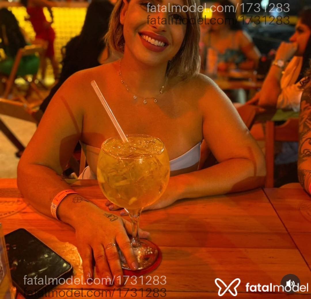Acompanhante mulher loira (o) de olhos castanhos - Cris Silva