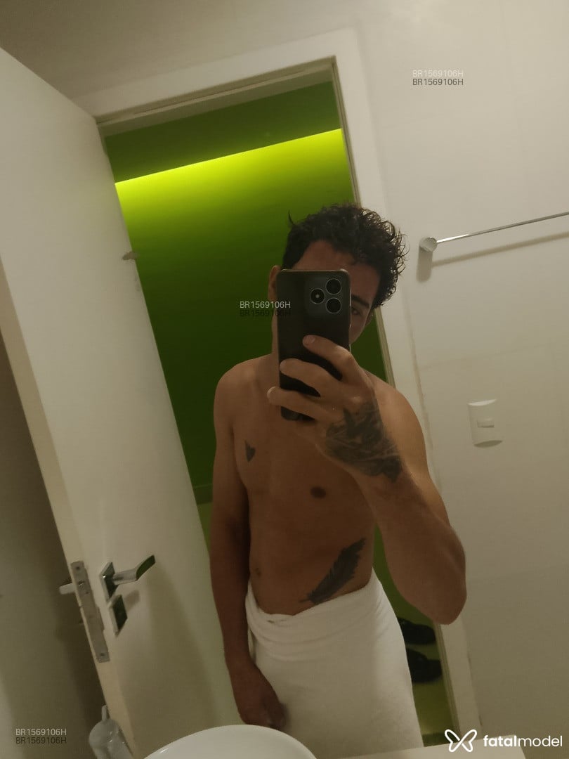 Acompanhante homem morena (o) de olhos pretos - Jhon Souza Acompanhante homem morena (o) de olhos pretos - Jhon Souza