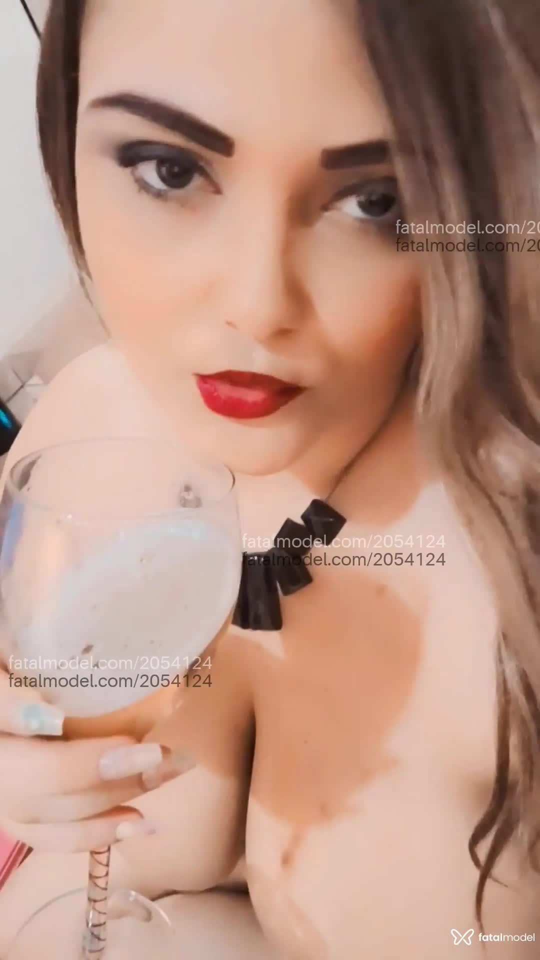 Acompanhante mulher morena (o) de olhos pretos em Virtual - Jéssica Menezes