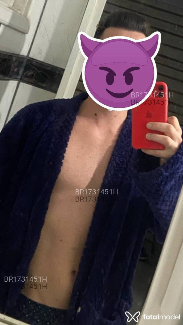 Acompanhante homem com cabelo castanho de olhos castanhos em São Paulo Acompanhante homem com cabelo castanho de olhos castanhos em São Paulo - Arthurzin