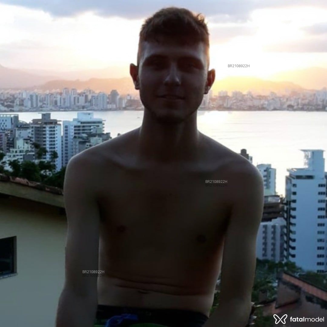 Acompanhante homem loira (o) de olhos azuis em Florianópolis - Cozinheiro