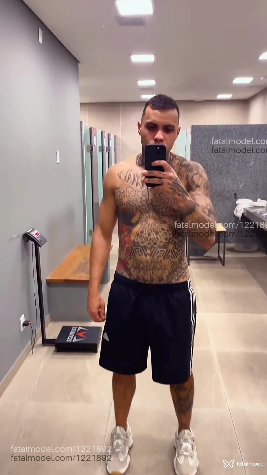 Acompanhante homem morena (o) de olhos castanhos em Virtual - Surfista Tattoo