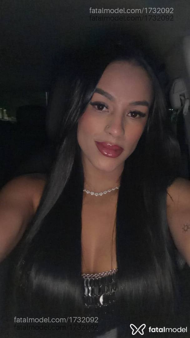 Acompanhante mulher morena (o) de olhos pretos - Mel maia