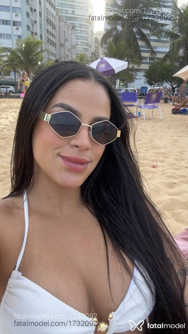 Acompanhante mulher morena (o) de olhos pretos - Mel maia