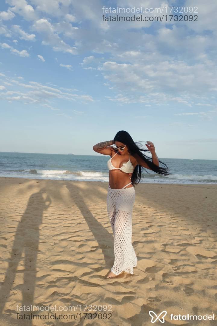Acompanhante mulher morena (o) de olhos pretos - Mel maia
