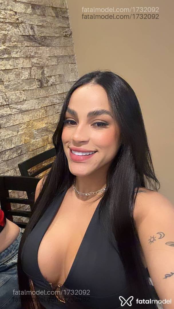 Acompanhante mulher morena (o) de olhos pretos - Mel maia