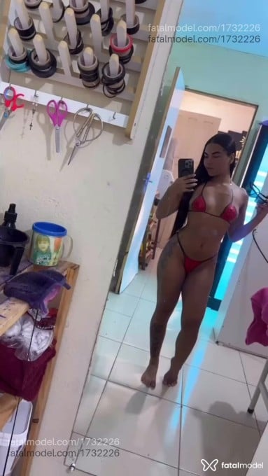 Acompanhante mulher morena (o) de olhos castanhos em Natal Acompanhante mulher morena (o) de olhos castanhos em Natal - Júlia Mendes