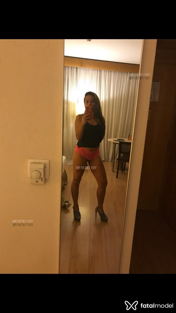 Acompanhante mulher com cabelo castanho de olhos castanhos em São Paulo Acompanhante mulher com cabelo castanho de olhos castanhos em São Paulo - Aruna