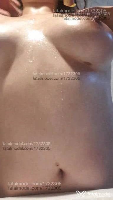 Acompanhante mulher loira (o) de olhos castanhos em Serra Negra - Bia