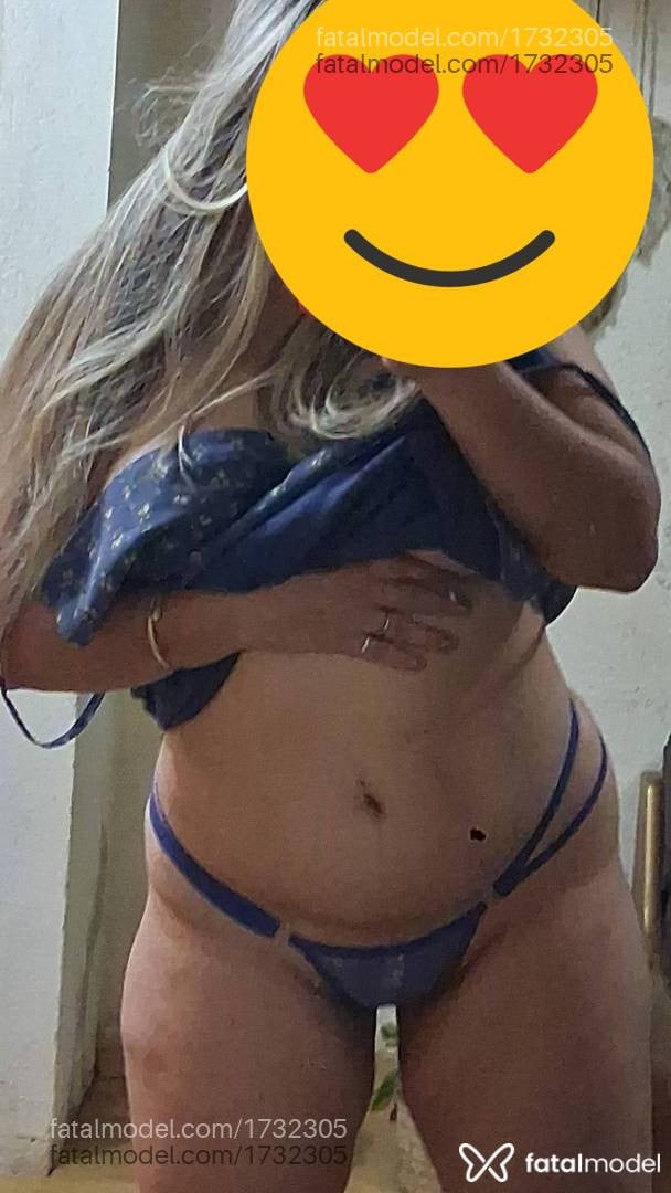 Acompanhante mulher loira (o) de olhos castanhos - Beatriz