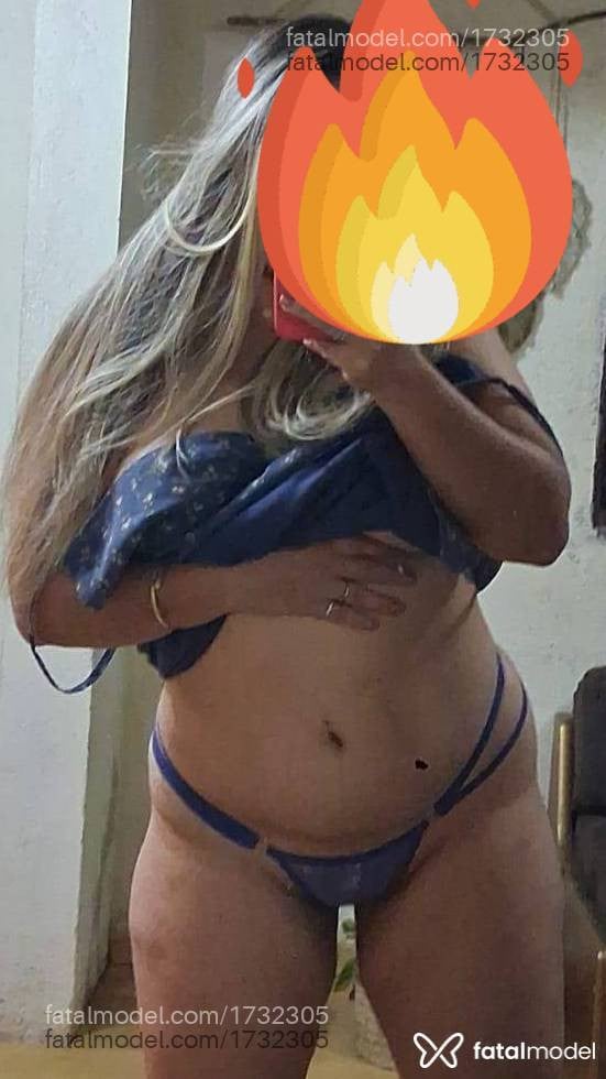 Acompanhante mulher loira (o) de olhos castanhos - Beatriz