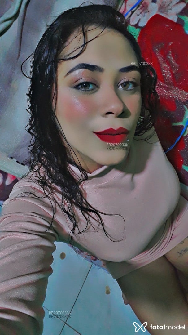 Acompanhante mulher morena (o) de olhos verdes - Hillary Acompanhante mulher morena (o) de olhos verdes - Hillary