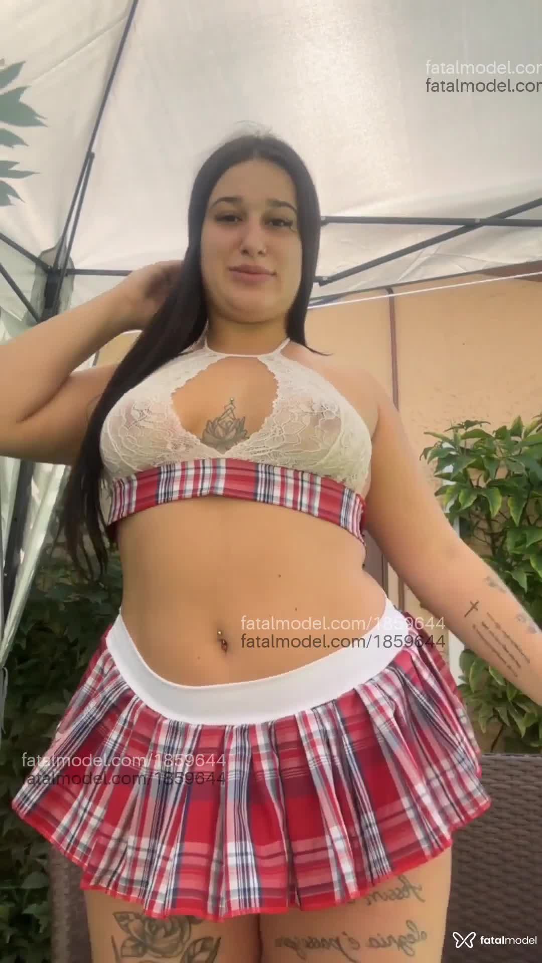 Acompanhante mulher com cabelo castanho de olhos castanhos - Larissa Martins