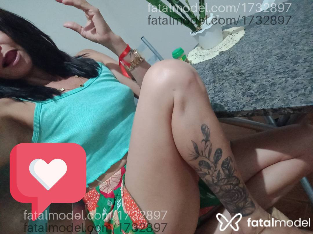 Acompanhante mulher com cabelo castanho de olhos cinza - Yasmin vitória