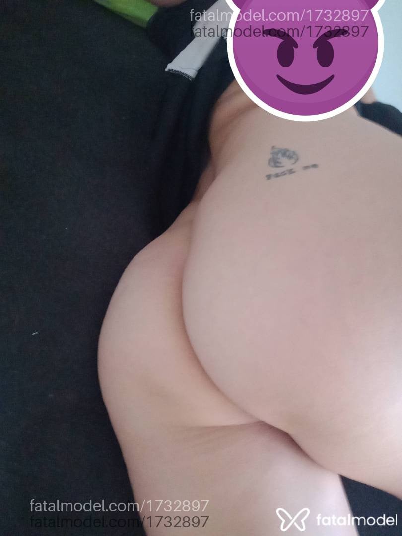 Acompanhante mulher com cabelo castanho de olhos cinza - Yasmin vitória