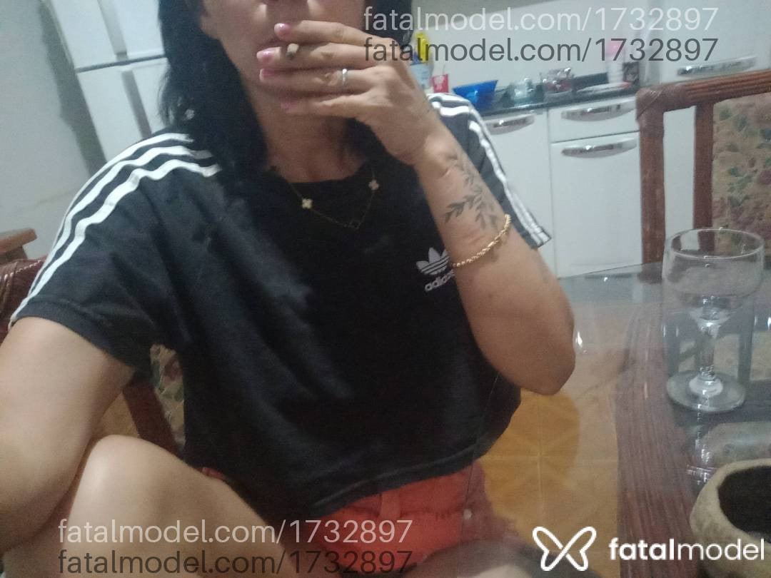 Acompanhante mulher com cabelo castanho de olhos cinza - Yasmin vitória