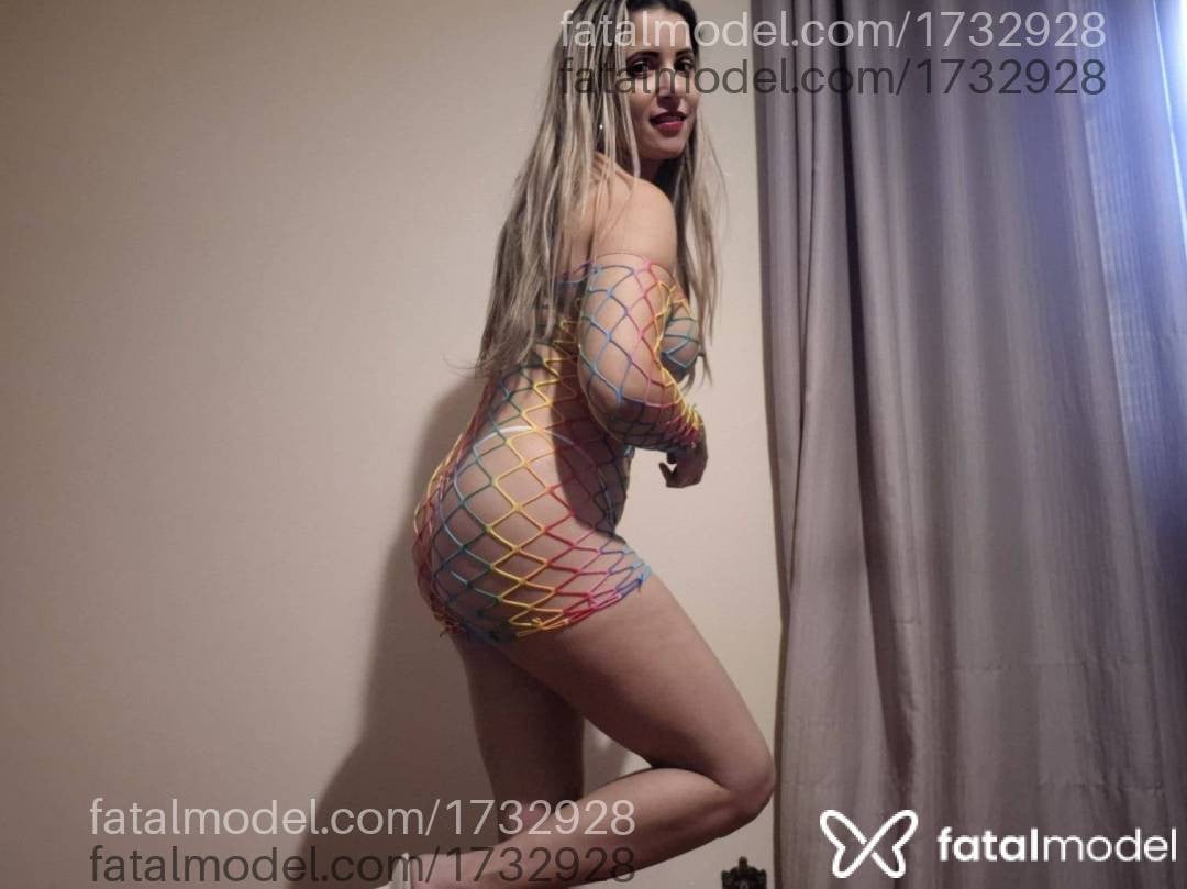 Acompanhante mulher loira (o) de olhos castanhos - Rayane
