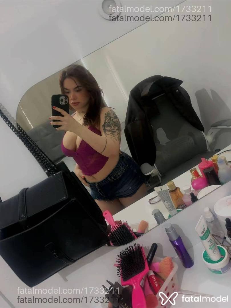 Acompanhante mulher ruiva (o) de olhos castanhos - Mika Costa
