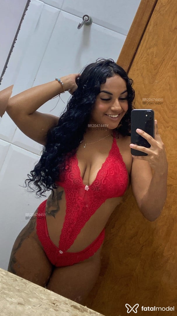 Acompanhante mulher morena (o) de olhos pretos em Guarujá - Isabela