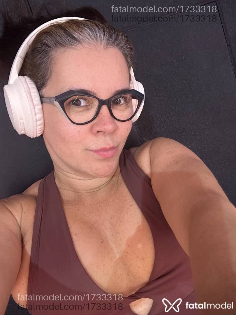Acompanhante mulher com cabelo castanho de olhos castanhos - Donadona