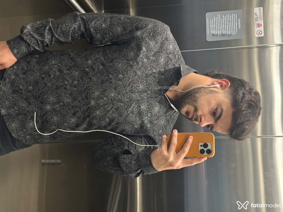 Acompanhante homem com cabelo castanho de olhos castanhos em São Paulo Acompanhante homem com cabelo castanho de olhos castanhos em São Paulo - Luandurte