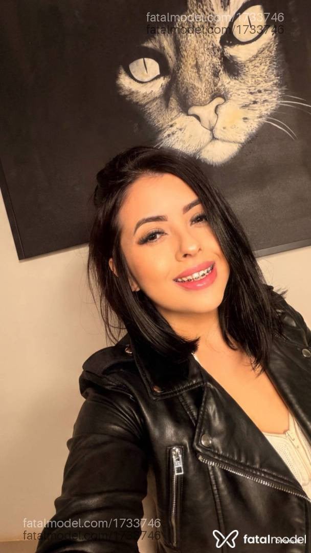 Acompanhante mulher morena (o) de olhos castanhos - Valentina