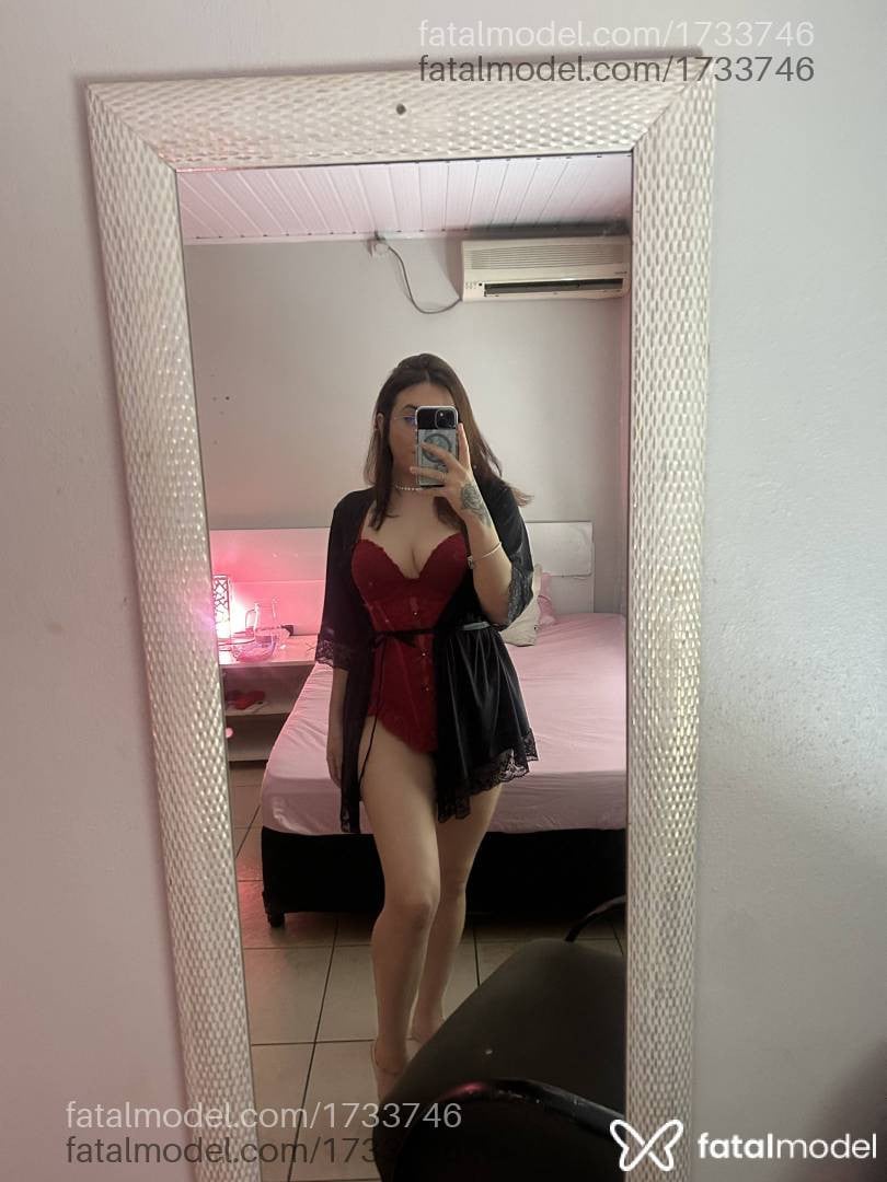 Acompanhante mulher morena (o) de olhos castanhos - Valentina