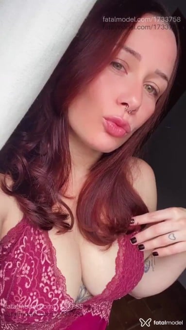 Acompanhante mulher ruiva (o) de olhos verdes em Araçatuba - Muri Goulart